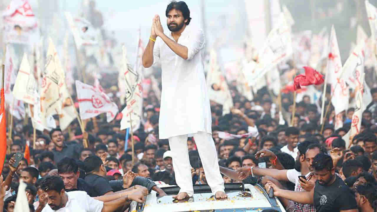 Vizag: అటువైపు వైసీపీ గర్జన.. ఇటు సేనాని రోడ్ షో.. ఏది సక్సెస్ అవుతుందో..