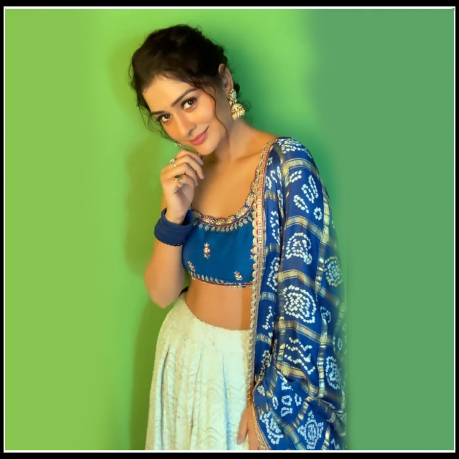 Payal Rajput కైపెక్కించే చూపులు.. సెగలు పుట్టిస్తోన్న హొయలు