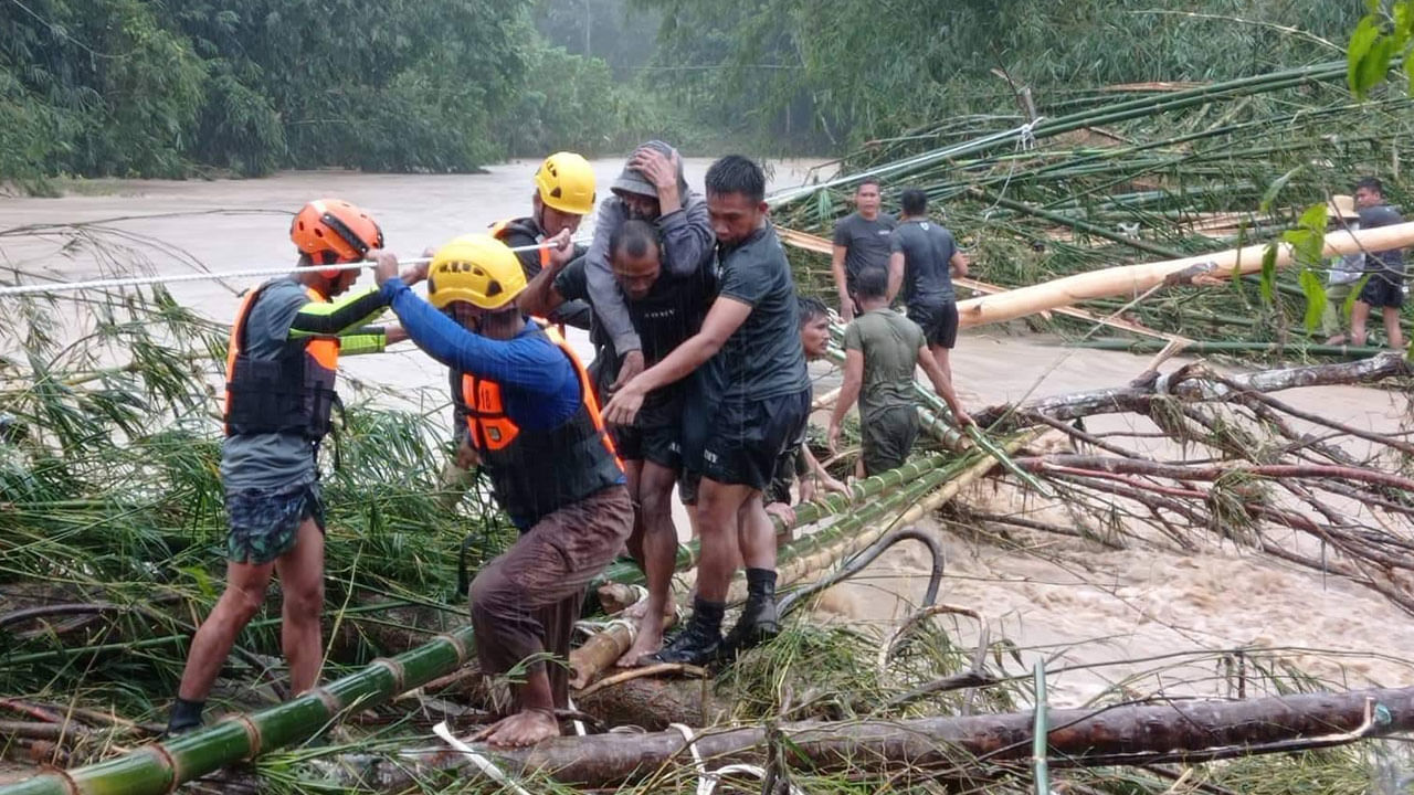 Philippines Floods: భారీ వర్షాలు, వరదలతో ఫిలిప్పీన్స్‌ అతలాకుతలం.. 47 మంది మృతి.. వందలాది మంది గల్లంతు..