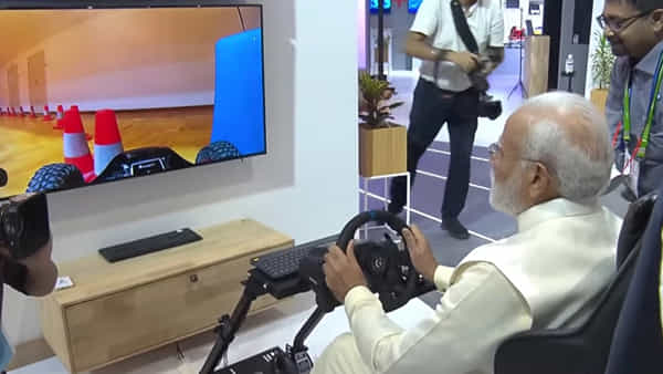 PM Modi 5G Services: స్వీడన్ లో కారు.. ఢిల్లీ నుంచి నడిపిన ప్రధాని.. అంతా 5జీ మాయ..