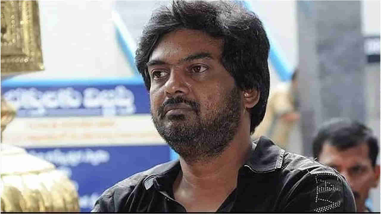 Puri Jagannadh: జూబ్లీహిల్స్ పోలీస్ స్టేషన్‌లో  దర్శకుడు పూరీ.. తన కుటుంబానికి ప్రాణ హానీ ఉందని