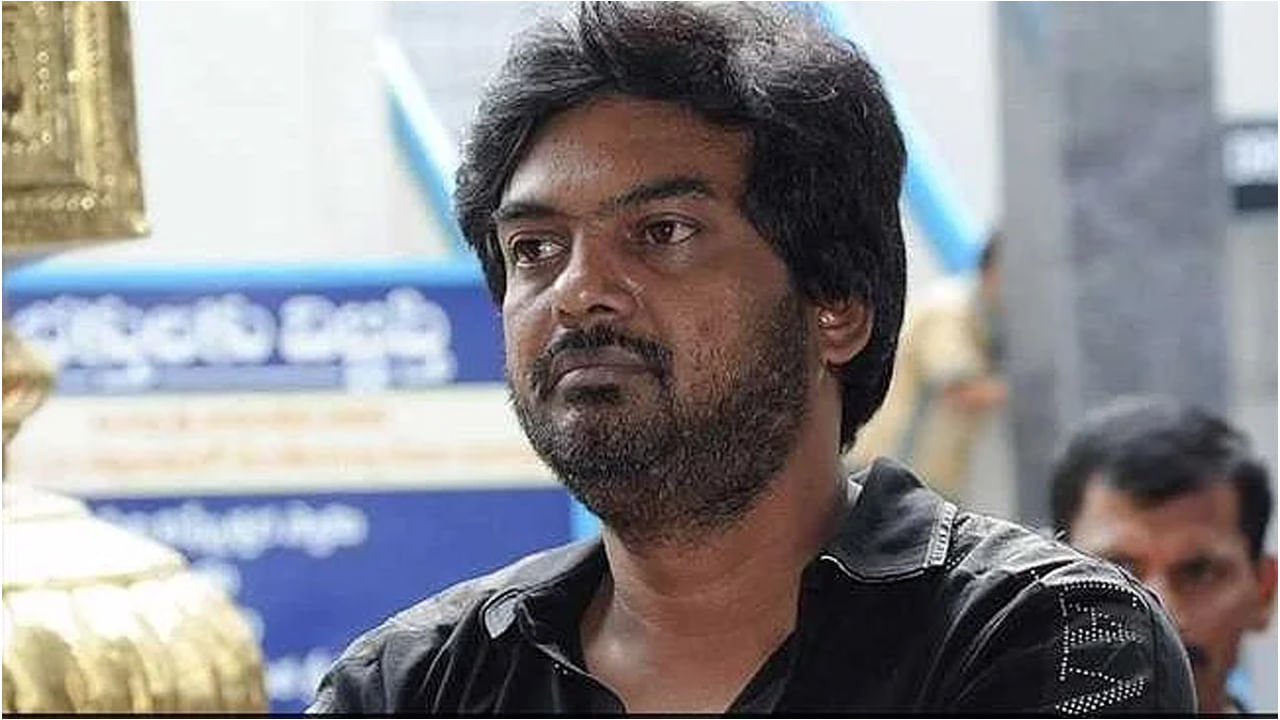 Puri Jagannadh: జూబ్లీహిల్స్ పోలీస్ స్టేషన్‌లో  దర్శకుడు పూరీ.. తన కుటుంబానికి ప్రాణ హానీ ఉందని