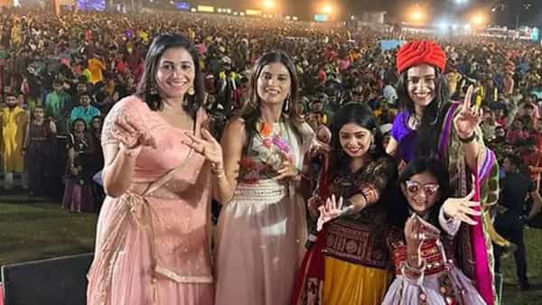 Garba Dance: సహచర క్రీడాకారులతో నవరాత్రుల్లో సందడి చేసిన పీవీ సింధు.. గుజరాతీ గెటప్తో డ్యాన్స్ అదరగొట్టిన తెలుగు తేజం