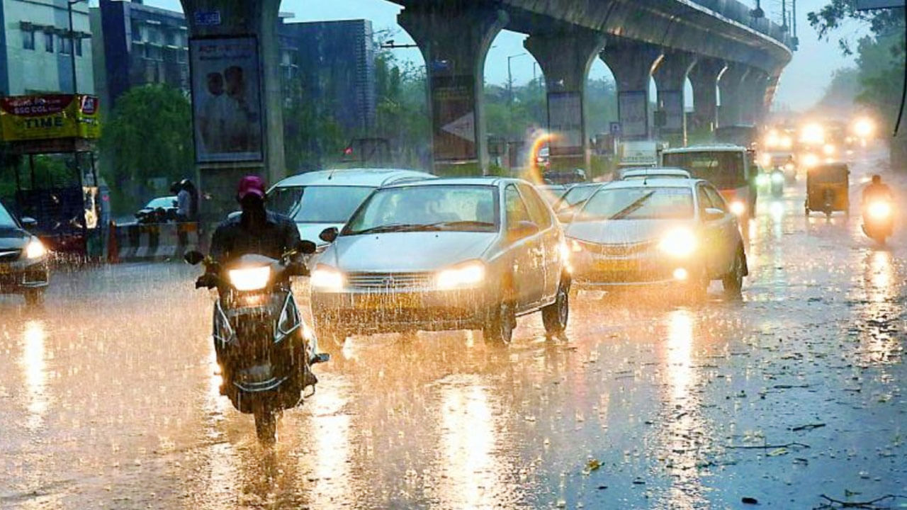 Rain Alert: బంగాళాఖాతంలో మరో ఉపరితల ద్రోణి.. హైదరాబాద్‌లో భారీ వర్షం