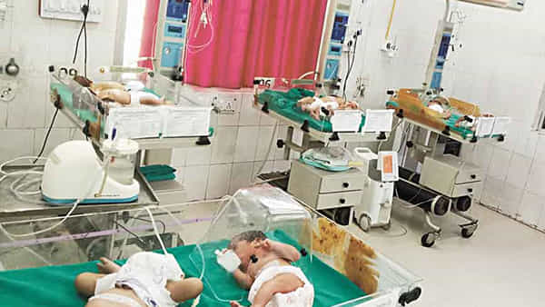 Government Hospital: ప్రభుత్వ ఆస్పత్రిలో దారుణం.. వార్మర్ అధిక వేడితో నవజాత శిశువుకు నూరేళ్లు నిండిపోయాయి..