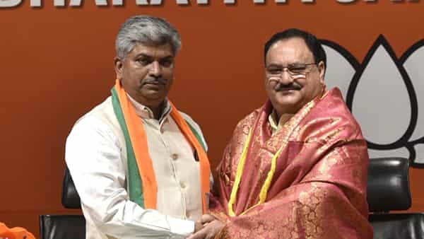 Munugode Bypoll: బీజేపీకి బిగ్ షాక్.. సీఎం కేసీఆర్తో భేటీ అయిన కీలక నేత.. త్వరలోనే టీఆర్ఎస్లోకి జంప్..