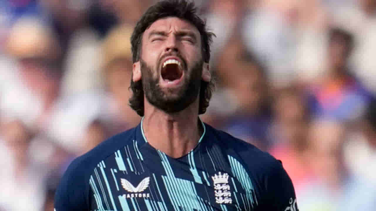 T20 World Cup 2022: ఇంగ్లండ్కు భారీ దెబ్బ.. గాయం కారణంగా మెగా టోర్నీకి దూరం కానున్న స్టార్ బౌలర్?