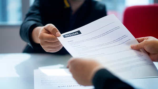 IT Jobs: సాఫ్ట్వేర్ డెవలపర్గా జాబ్ కొట్టారు.. అనుమానం వచ్చిన మేనేజర్ ఆరా తీయగా.. షాకింగ్ నిజాలు..
