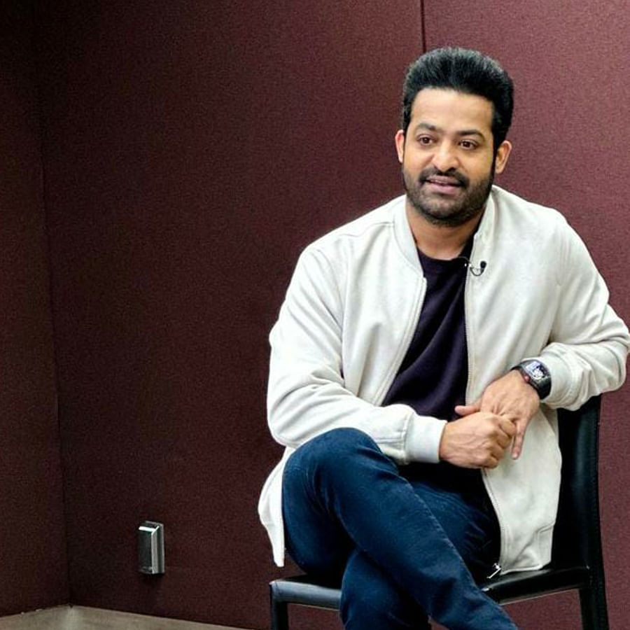 తెలుగుతో పాటు హిందీ, తమిళ, కన్నడ, మలయాళీ భాషాల్లో విడుదలైన ఈ సినిమా ప్రపంచవ్యాప్తంగా రూ.1200 కోట్ల రూపాయల కలెక్షన్స్‌ను రాబట్టి అబ్బుర పరిచింది.