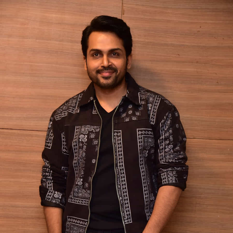కార్తి కథానాయకుడిగా పి.ఎస్. మిత్రన్ దర్శకత్వంలో తెరకెక్కిన చిత్రం ‘సర్దార్’. రాశీఖన్నా, రజీషా విజయన్ కథానాయికలు. చంకీ పాండే కీలక పాత్ర పోషించారు. ఈ సినిమా దీపావళి కానుకగా ఈ నెల 21న ప్రేక్షకుల ముందుకు రానుంది. ఈ సందర్భంగా ‘సర్దార్’ ప్రీ రిలీజ్ వేడుక ఘనంగా జరుగుతోంది. నటుడు నాగార్జున ఈ వేడుకకు హాజరయ్యారు.