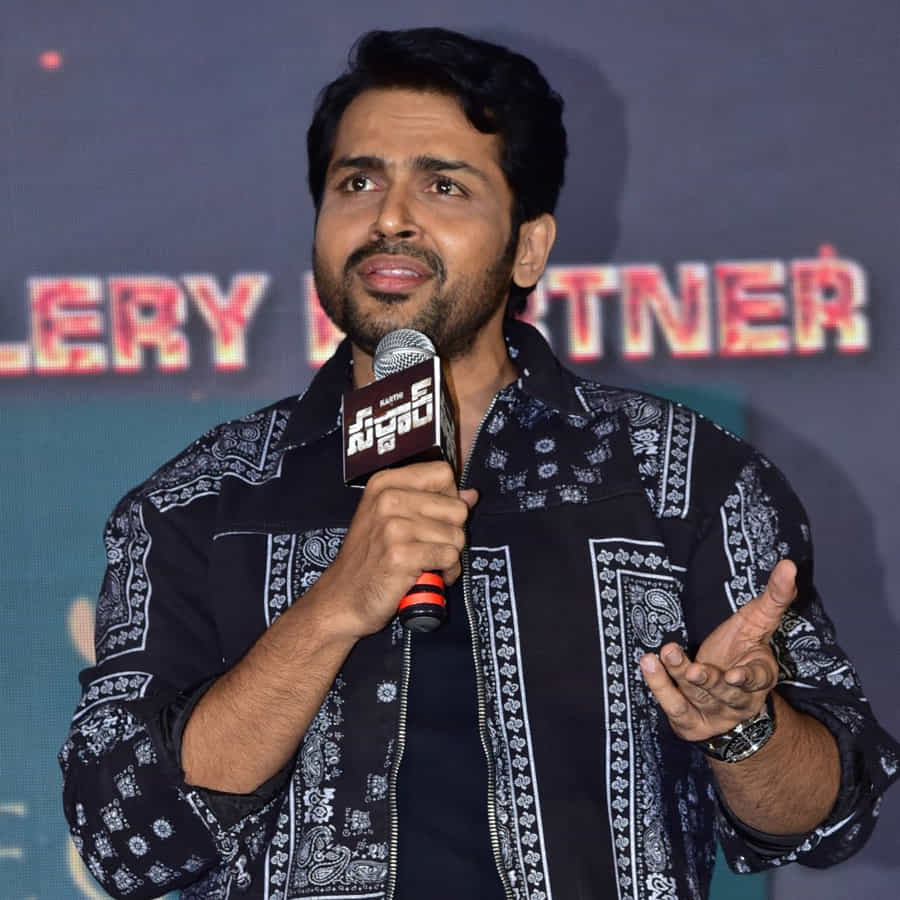 కార్తి కథానాయకుడిగా పి.ఎస్. మిత్రన్ దర్శకత్వంలో తెరకెక్కిన చిత్రం ‘సర్దార్’. రాశీఖన్నా, రజీషా విజయన్ కథానాయికలు. చంకీ పాండే కీలక పాత్ర పోషించారు. ఈ సినిమా దీపావళి కానుకగా ఈ నెల 21న ప్రేక్షకుల ముందుకు రానుంది. ఈ సందర్భంగా ‘సర్దార్’ ప్రీ రిలీజ్ వేడుక ఘనంగా జరుగుతోంది. నటుడు నాగార్జున ఈ వేడుకకు హాజరయ్యారు.