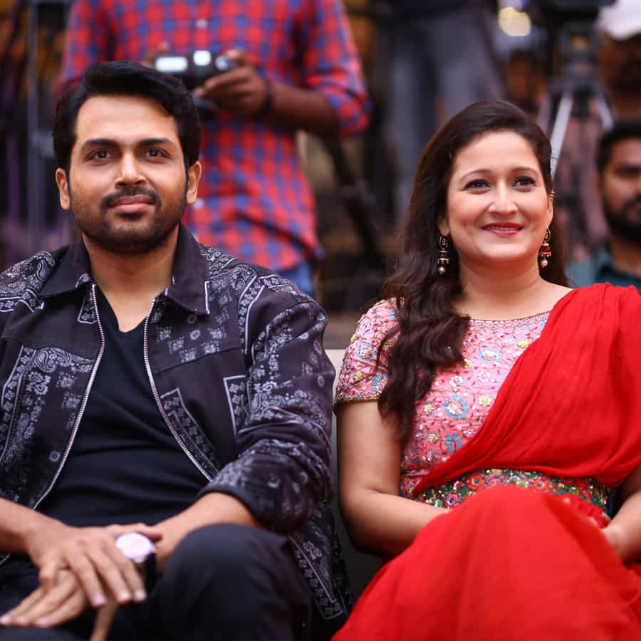 కార్తి కథానాయకుడిగా పి.ఎస్. మిత్రన్ దర్శకత్వంలో తెరకెక్కిన చిత్రం ‘సర్దార్’. రాశీఖన్నా, రజీషా విజయన్ కథానాయికలు. చంకీ పాండే కీలక పాత్ర పోషించారు. ఈ సినిమా దీపావళి కానుకగా ఈ నెల 21న ప్రేక్షకుల ముందుకు రానుంది. ఈ సందర్భంగా ‘సర్దార్’ ప్రీ రిలీజ్ వేడుక ఘనంగా జరుగుతోంది. నటుడు నాగార్జున ఈ వేడుకకు హాజరయ్యారు.