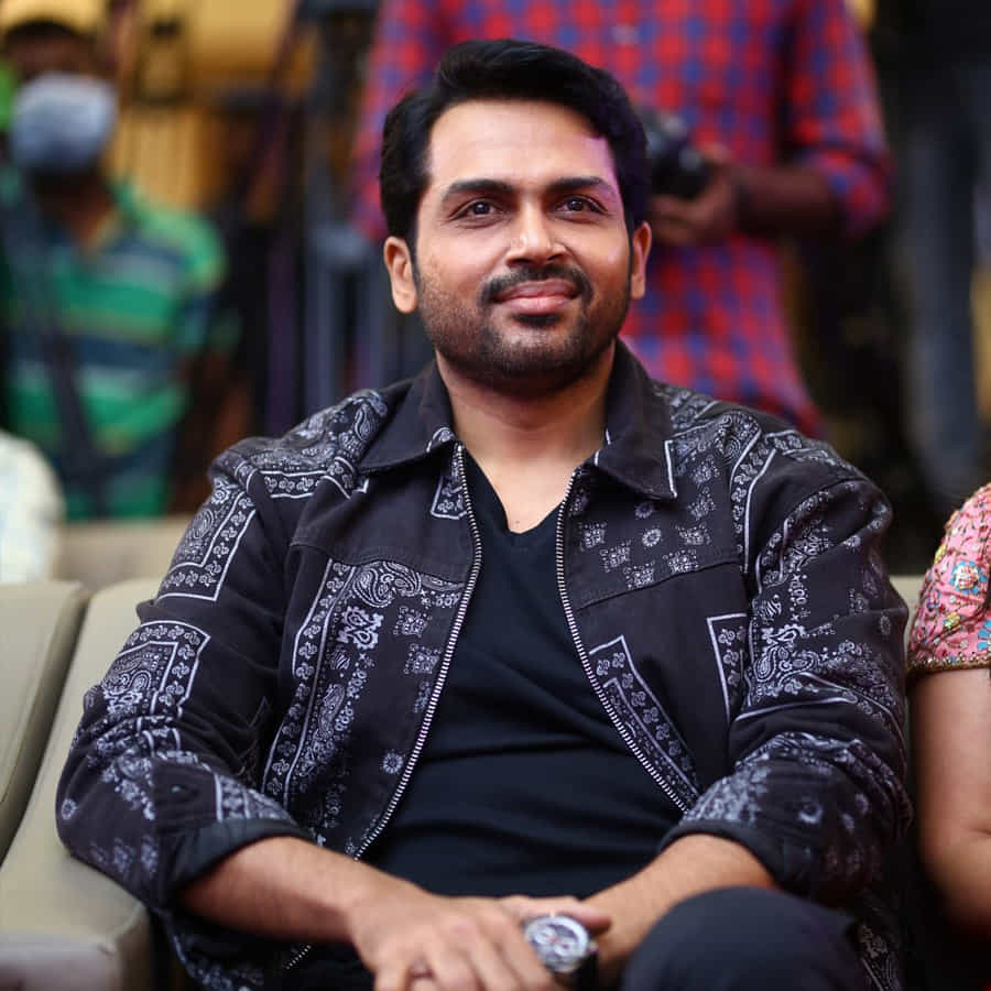 కార్తి కథానాయకుడిగా పి.ఎస్. మిత్రన్ దర్శకత్వంలో తెరకెక్కిన చిత్రం ‘సర్దార్’. రాశీఖన్నా, రజీషా విజయన్ కథానాయికలు. చంకీ పాండే కీలక పాత్ర పోషించారు. ఈ సినిమా దీపావళి కానుకగా ఈ నెల 21న ప్రేక్షకుల ముందుకు రానుంది. ఈ సందర్భంగా ‘సర్దార్’ ప్రీ రిలీజ్ వేడుక ఘనంగా జరుగుతోంది. నటుడు నాగార్జున ఈ వేడుకకు హాజరయ్యారు.