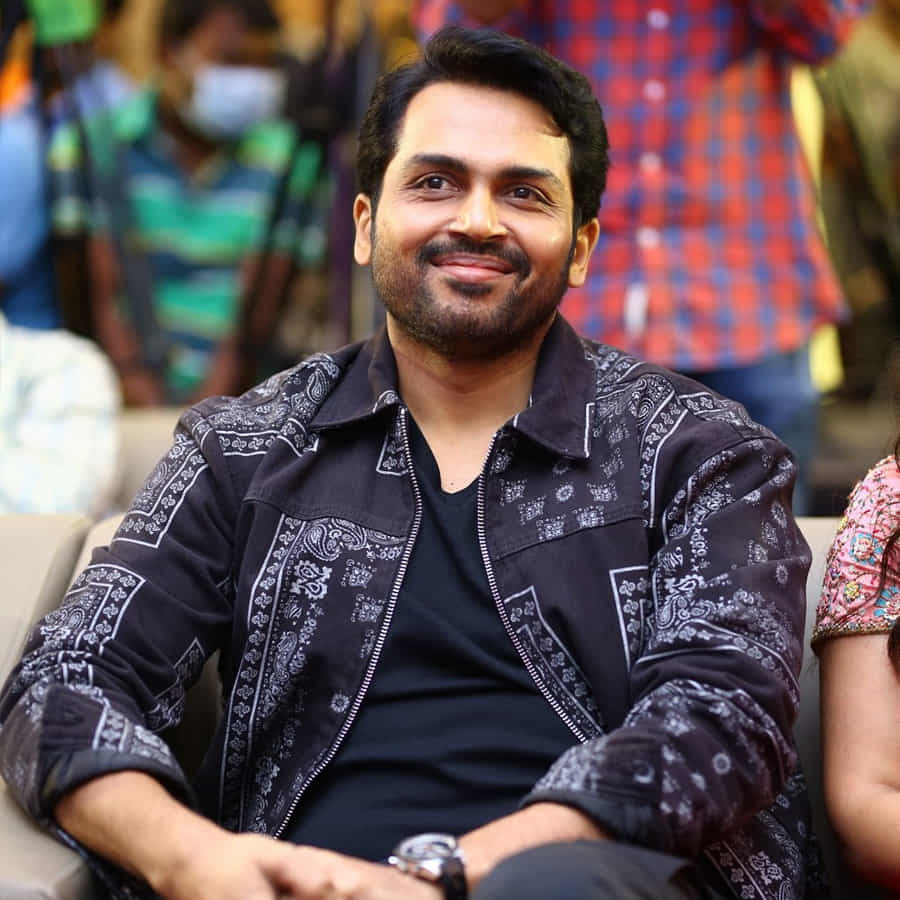 కార్తి కథానాయకుడిగా పి.ఎస్. మిత్రన్ దర్శకత్వంలో తెరకెక్కిన చిత్రం ‘సర్దార్’. రాశీఖన్నా, రజీషా విజయన్ కథానాయికలు. చంకీ పాండే కీలక పాత్ర పోషించారు. ఈ సినిమా దీపావళి కానుకగా ఈ నెల 21న ప్రేక్షకుల ముందుకు రానుంది. ఈ సందర్భంగా ‘సర్దార్’ ప్రీ రిలీజ్ వేడుక ఘనంగా జరుగుతోంది. నటుడు నాగార్జున ఈ వేడుకకు హాజరయ్యారు.