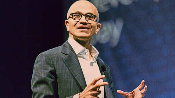 Satya Nadella: అమెరికాలో పద్మ భూషణ్ అవార్డు అందుకున్న మైక్రోసాఫ్ట్ సీఈఓ సత్య నాదెళ్ల.. భారత్కు సేవ చేస్తానంటూ..