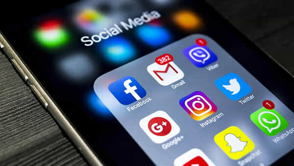 Social media: సోషల్ మీడియా కంపెనీలకు తాజా గైడ్లైన్స్.. ఇల్లీగల్ కంటెంట్కు చెక్ చెప్పకపోతే తిప్పలే!