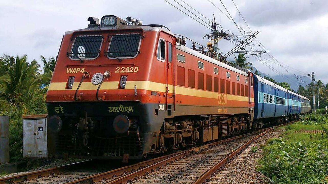 Railway News: దసరా రద్దీ నేపథ్యంలో కీలక నిర్ణయం తీసుకున్న దక్షిణ మధ్య రైల్వే.. అవసరానికి అనుగుణంగా..