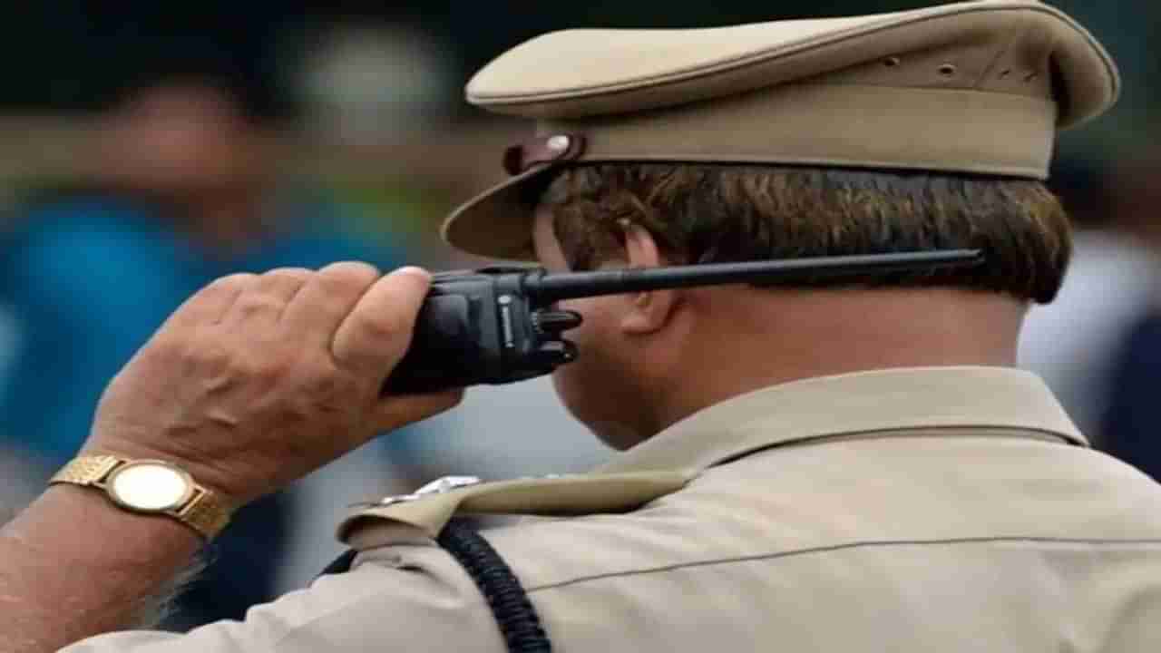 AP crime news: శ్రీకాకుళం జిల్లాలో పోలీసులపై దాడి చేసిన గ్రామస్థులు..