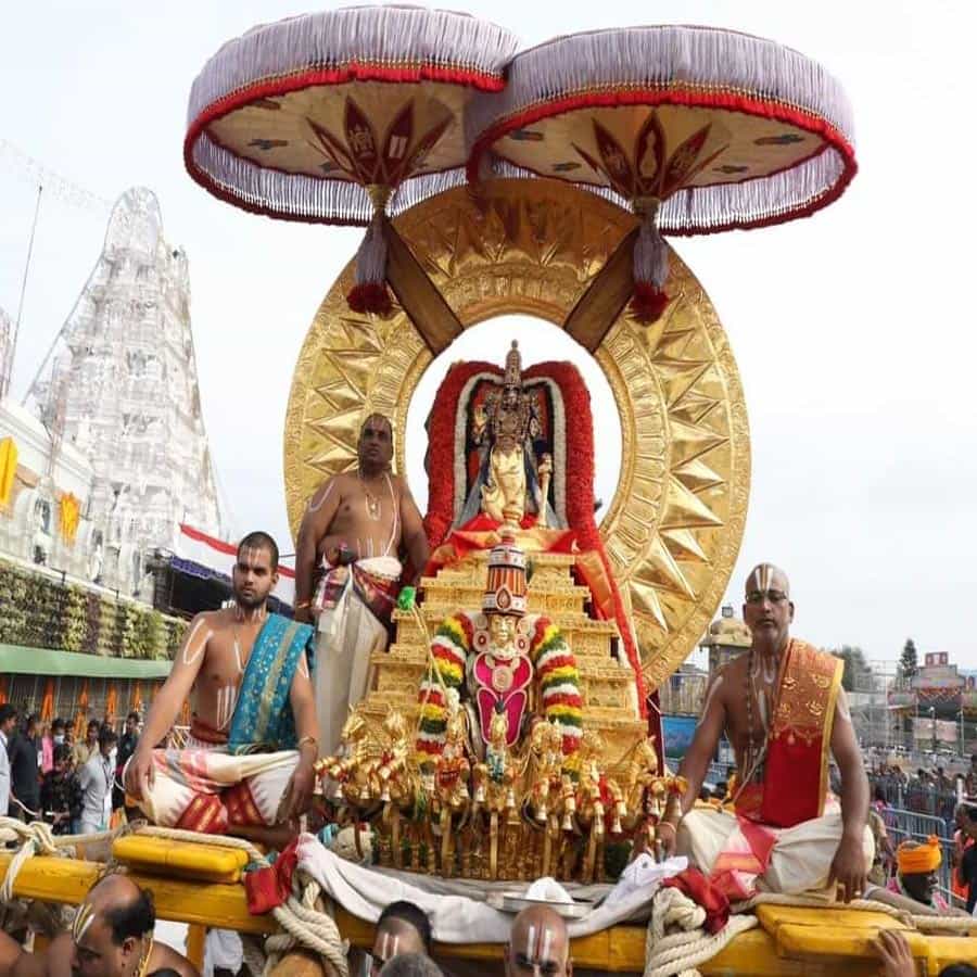 సూర్యుడు తేజోనిధి, సకల రోగ నివారకుడు. ప్రకృతికి చైతన్యప్రదాత. వర్షాలు, వాటి వల్ల పెరిగే చెట్లు, చంద్రుడు, సూర్యతేజం వలన ప్రకృతి, సముద్రాలు మొదలైనవన్నీ వెలుగొందుతున్నాయి. 