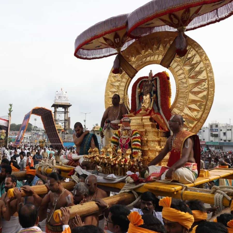   ఈరోజు సాయంత్రం చంద్రప్రభ వాహనంపై శ్రీవారు భక్తులకు దర్శనం ఇవ్వనున్నారు.