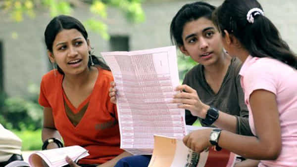TS Engineering Fee: తెలంగాణ ఎంసెట్-2022లో సీట్లు పొందిన విద్యార్ధులకు అలర్ట్! పెరిగిన ఫీజు కాలేజీల్లో నేరుగా చెల్లించాలి