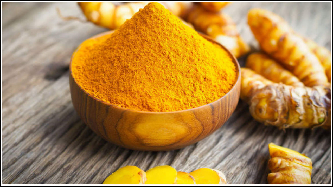 Turmeric Side Effects: ఇలాంటి వారు పసుపును ఎక్కువగా వాడుతున్నారా..? అయితే ఆరోగ్యం పాడైపోయినట్లే..