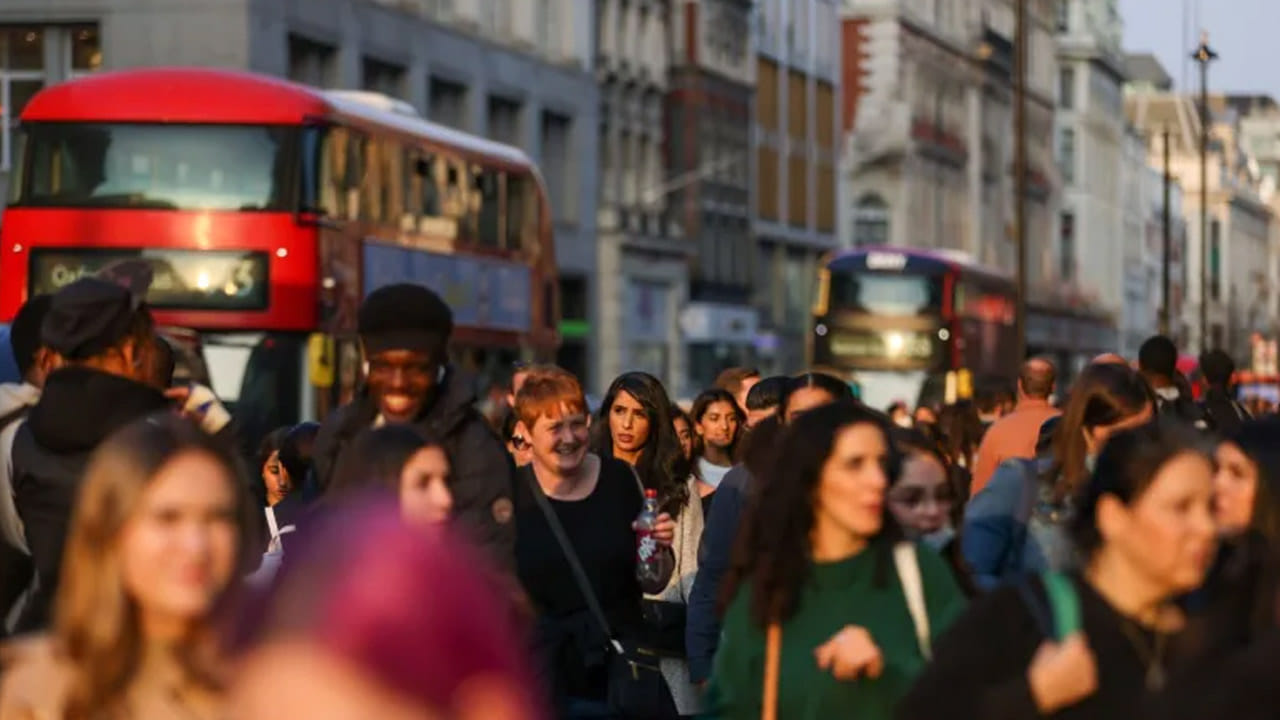 UK Inflation: అత్యంత దుర్భర స్థితిలో బ్రిటన్ ఆర్థిక పరిస్థితి.. పెరుగుతున్న ధరలు.. అల్లాడిపోతున్న జనం..