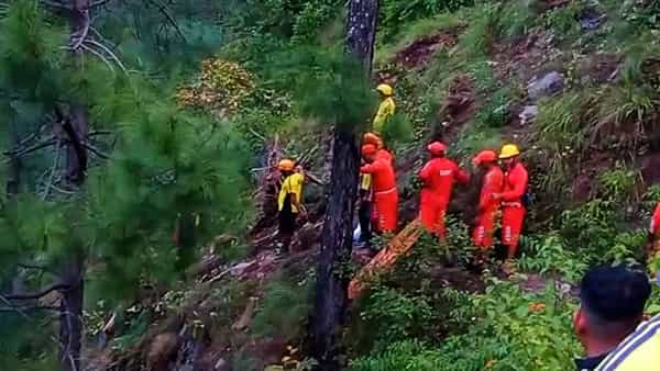 uttarakhand: ఉత్తరాఖండ్లో ఘోర ప్రమాదం.. లోయలో పడిన బస్సు.. 32 మంది మృతి.. కొనసాగుతున్న రెస్క్యూ ఆపరేషన్