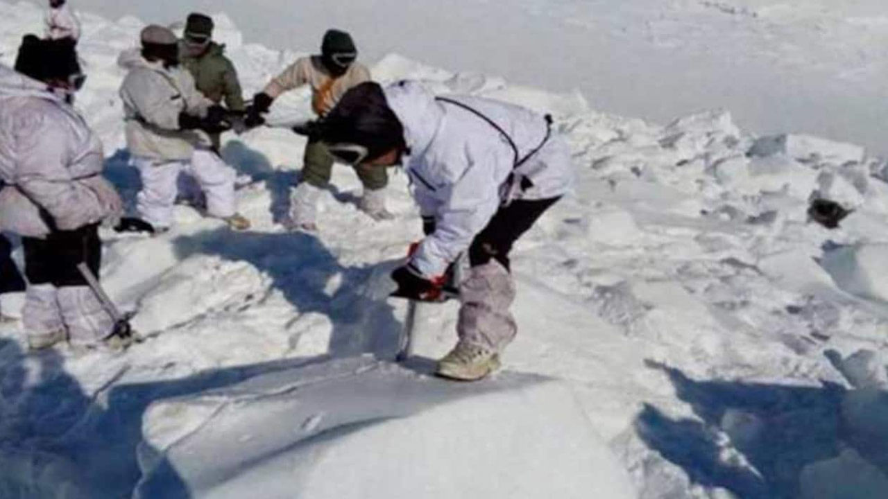 Uttarakhand: ఉత్తరాఖండ్‌లో ఇంకా లభించని 27 మంది మౌంటెనీర్స్‌ ఆచూకీ.. 14వేల అడుగుల ఎత్తులో కొనసాగుతున్న రెస్క్యూ ఆపరేషన్..