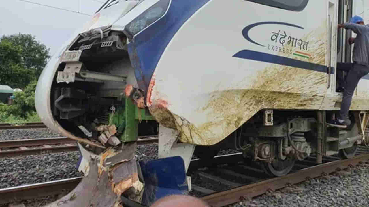 Vande Bharat Express: వందేభారత్ ఎక్స్ప్రెస్కు మరోసారి ప్రమాదం.. ఇంజన్ ముందు భాగం ధ్వంసం.. ఈసారి కూడా కారణమదే..
