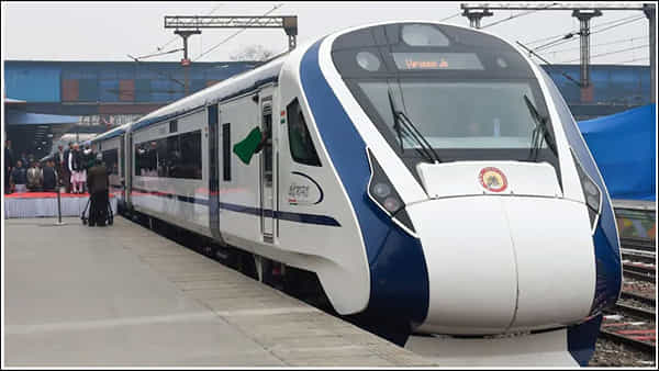 Vande Bharat Express: ప్రయాణికులకు అందుబాటులో వందే భారత్ ఎక్స్ప్రెస్ రైలు.. దీని ప్రత్యేకతలు ఏంటంటే..!