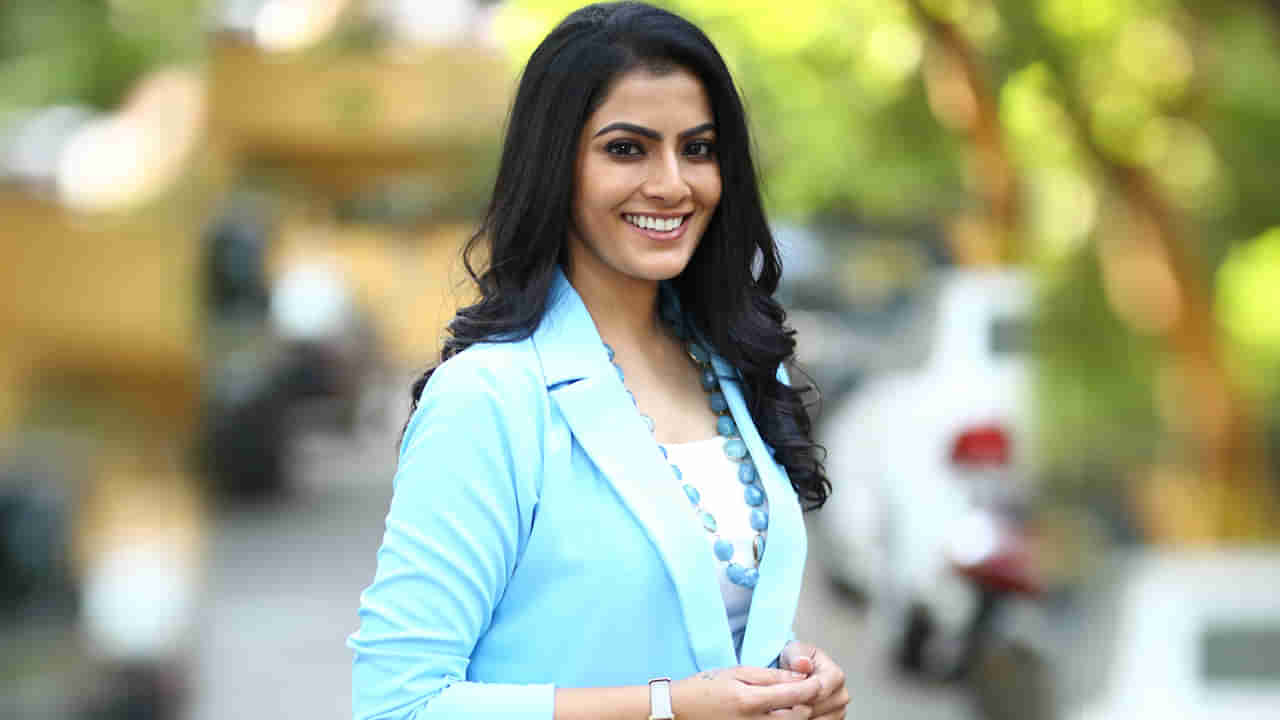 Varalaxmi Sarathkumar: సరోగసీ కాంప్లికేటెడ్ ఏమీ కాదు.. వరలక్ష్మీ శరత్ కుమార్ ఇంట్రెస్టింగ్ కామెంట్స్