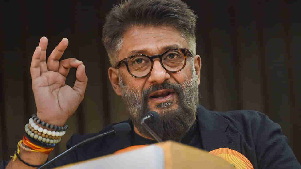 Vivek Agnihotri: మరోసారి బాలీవుడ్ పై నిప్పులు చెరిగిన కాశ్మీర్ ఫైల్స్ డైరెక్టర్.. వివేక్ పై మండిపడుతున్న నెటిజన్స్..