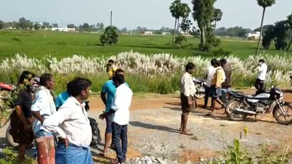 Andhra Pradesh: విజయనగరంలో విషాదం.. రైలు పట్టాలపై కుమార్తె.. రక్షించడానికి వెళ్లి తండ్రి..