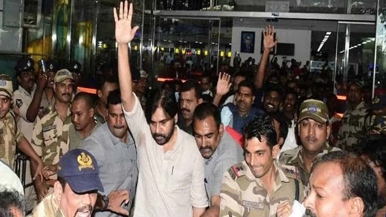 VSP Janasena: జనసేన నేతలకు కోర్టు షాక్.. పరారీలో ఉన్న నేతల కోసం పోలీసు వేట..