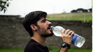 డైనింగ్ టేబుల్‌పై ఎప్పుడూ ఉండే ఈ పదార్థాలు మీ ఆరోగ్యానికి పెను ముప్పు.. పక్కన పెట్టకపోతే ప్రమాదంలో పడినట్లే