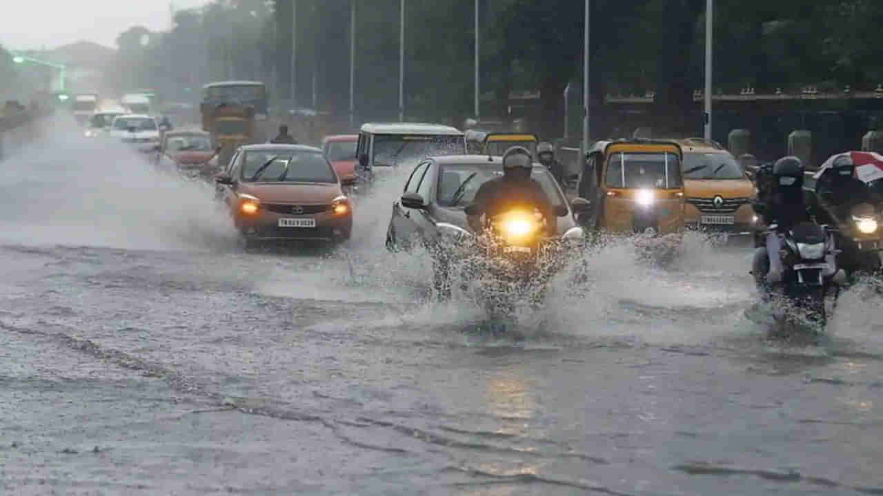 Weather Updates: భారీ వర్షాల హెచ్చరిక.. 15 జిల్లాల్లో విద్యాసంస్థల మూసివేత