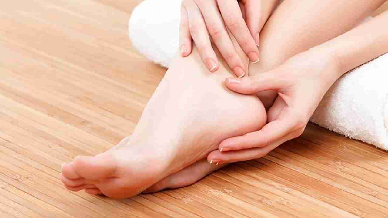 Winter Foot Care Tips: చలి కాలంలో మీ పాదాలను ఇలా మృదువుగా ఉంచుకోండి..