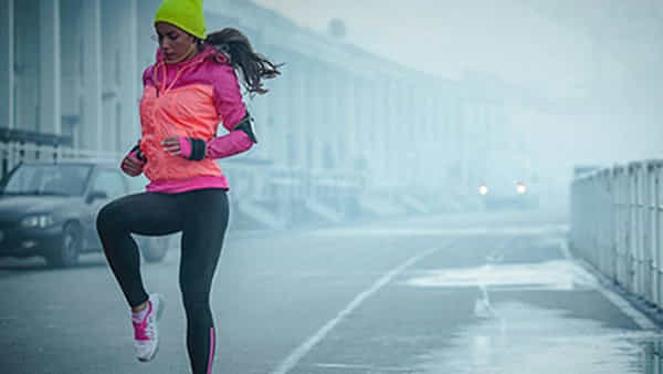 Winter Tips: చలికాలంలో ఉదయం వాకింగ్కు వెళుతున్నారా? ఈ జాగ్రత్తలు పాటించకపోతే ప్రమాదంలో పడినట్లే..