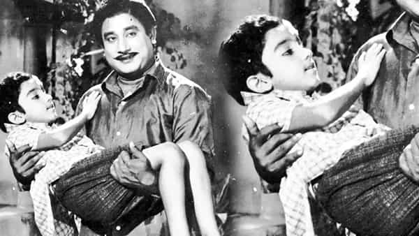 Tollywood: దిగ్గజ నటుడి చేతిలో ఉన్న ఆ కుర్రాడు ఇప్పుడు స్టార్ హీరో.. పాన్ ఇండియా స్టార్.. సాహసాలకు కేరాఫ్ అడ్రస్..