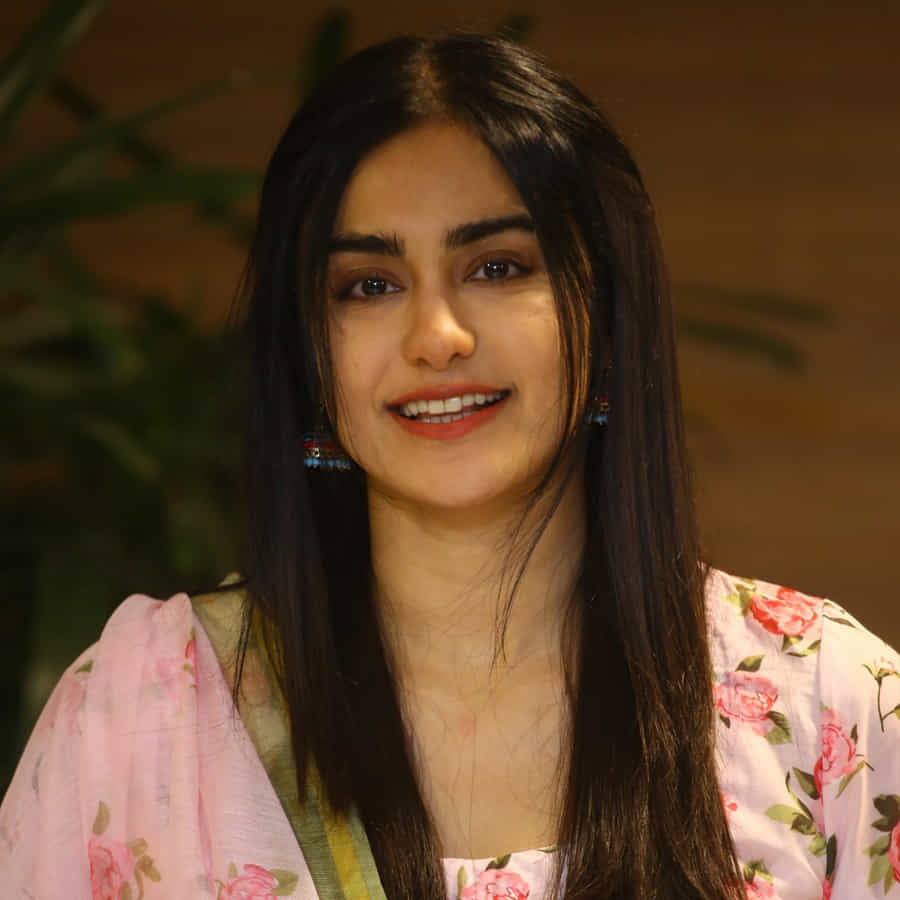డైనమిక్ డైరెక్టర్ పూరిజగన్నాథ్ దర్శకత్వంలో వచ్చిన హార్ట్ ఎటాక్ సినిమాతో తెలుగు ప్రేక్షకులకు పరిచయం అయ్యింది ముద్దుగుమ్మ అదాశర్మ(Adah Sharma). తొలి సినిమాలో తన అందం, అభినయంతో కట్టిపడేసింది ఈ వయ్యారి భామ.