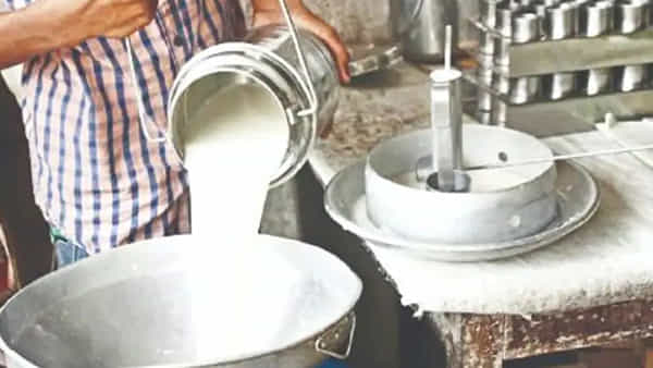 Adulterated milk: అమ్మో.. పాలు కాదు.. కాలకూట విషం.. యూరియా, ఆయిల్ మిక్స్ చేసి పాపాలు