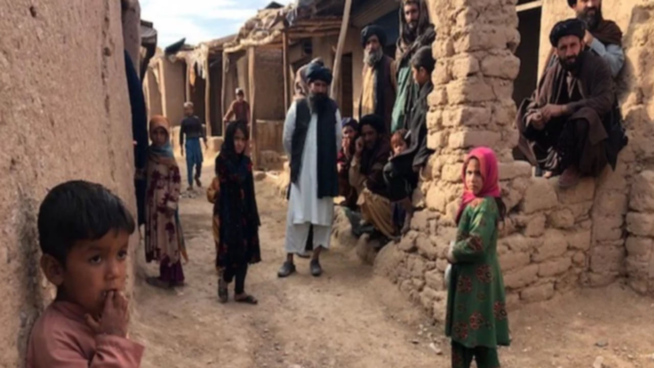 Afghanistan: తాలిబ్ పాలనలో ఆకలి కేకలు.. ఆడ పిల్లల అమ్మకాలు.. చిన్నారులకు స్లీపింగ్‌ పిల్స్‌..