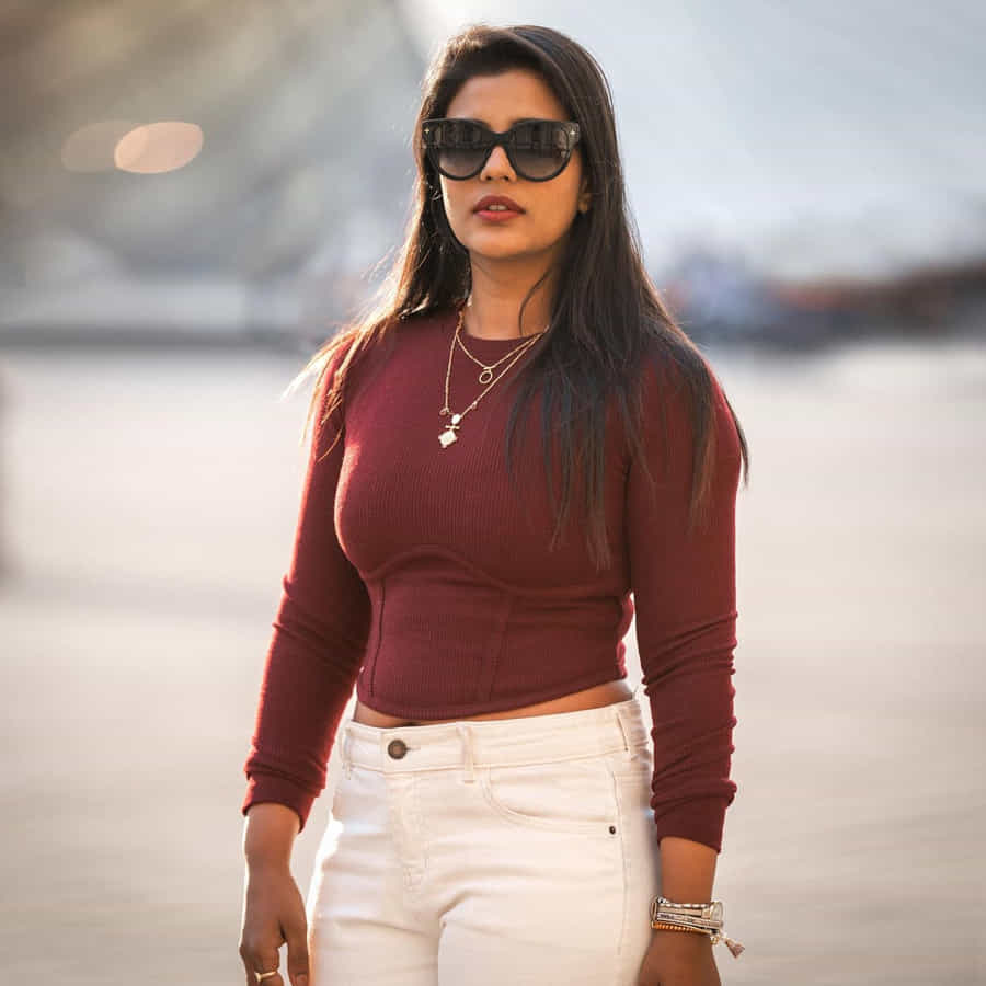కౌశల్య కృష్ణ మూర్తి సినిమాతో హీరోయిన్ గా తెలుగు ప్రేక్షకులకు పరిచయం అయ్యింది అందాల భామ ఐశ్వర్య రాజేష్. ఆ తర్వాత వరుసగా ఈ అమ్మడికి తెలుగులో అవకాశాలు వచ్చాయి.ఇప్పుడు ఓటిటి కూడా తన సత్తా చూపుతూనే సోషల్ మీడియాలో ఫొటోస్ తో కుర్రకారుకు దగ్గరవుతుంది. తాజా ఫొటోస్ ట్రెండీగా ఎట్రాక్ట్ చేస్తున్నాయి