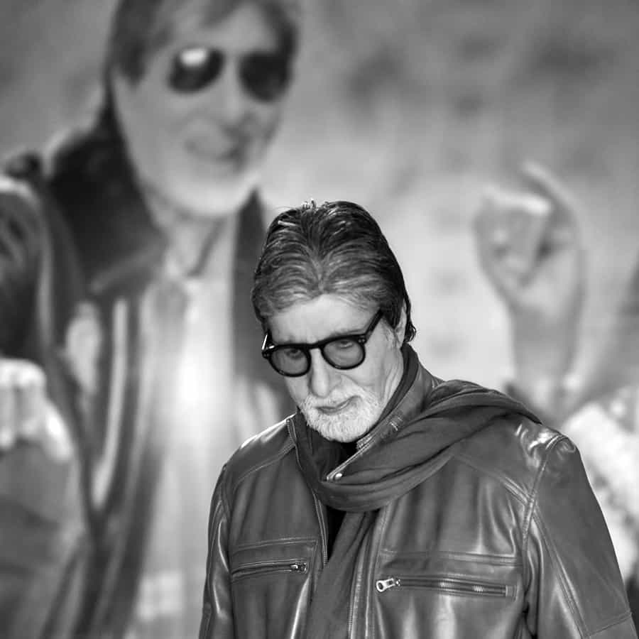 కూలీ సినిమా షూటింగ్ సమయంలో జరిగిన ప్రమాదం అమితాబ్ను ఇప్పటికీ వెంటాడుతూనే ఉంది. ఈ ప్రమాదంలో ఒక వెయిన్ డ్యామేజ్ కావటం వల్ల ఇప్పటికీ అనారోగ్య సమస్యలు ఎదుర్కొంటున్నారు.