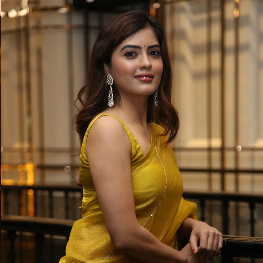 ఎనర్జిటిక్ స్టార్ రామ్ నటించిన రెడ్ సినిమాతో తెలుగు ప్రేక్షకులకు పరిచయం అయ్యింది అందాల భామ అమృత అయ్యర్..ఆ తర్వాత స్టార్ యాంకర్ ప్రదీప్ నటించిన 30 రోజుల్లో ప్రేమించడం ఎలా అనే సినిమాలో చేసింది ఈ భామ.