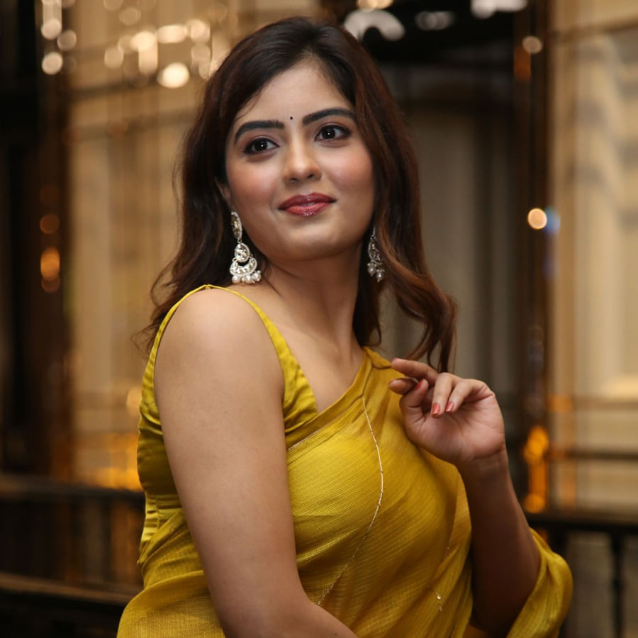 ఎనర్జిటిక్ స్టార్ రామ్ నటించిన రెడ్ సినిమాతో తెలుగు ప్రేక్షకులకు పరిచయం అయ్యింది అందాల భామ అమృత అయ్యర్..ఆ తర్వాత స్టార్ యాంకర్ ప్రదీప్ నటించిన 30 రోజుల్లో ప్రేమించడం ఎలా అనే సినిమాలో చేసింది ఈ భామ.