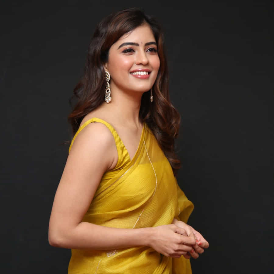 ఎనర్జిటిక్ స్టార్ రామ్ నటించిన రెడ్ సినిమాతో తెలుగు ప్రేక్షకులకు పరిచయం అయ్యింది అందాల భామ అమృత అయ్యర్..ఆ తర్వాత స్టార్ యాంకర్ ప్రదీప్ నటించిన 30 రోజుల్లో ప్రేమించడం ఎలా అనే సినిమాలో చేసింది ఈ భామ.