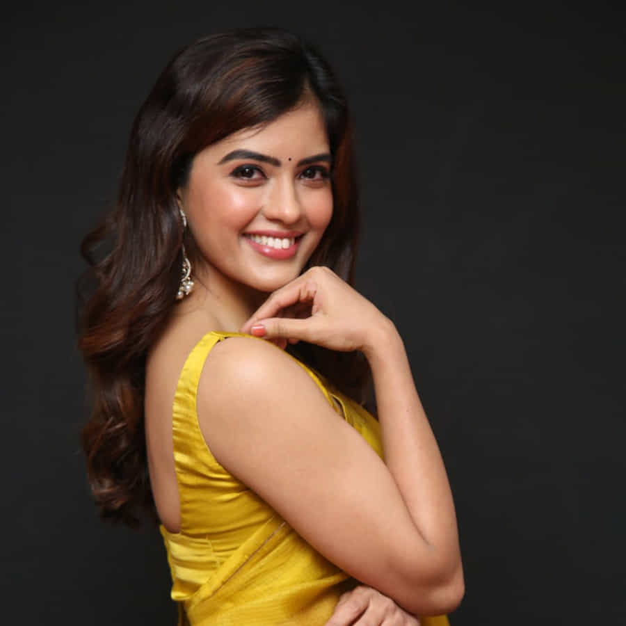ఎనర్జిటిక్ స్టార్ రామ్ నటించిన రెడ్ సినిమాతో తెలుగు ప్రేక్షకులకు పరిచయం అయ్యింది అందాల భామ అమృత అయ్యర్..ఆ తర్వాత స్టార్ యాంకర్ ప్రదీప్ నటించిన 30 రోజుల్లో ప్రేమించడం ఎలా అనే సినిమాలో చేసింది ఈ భామ.