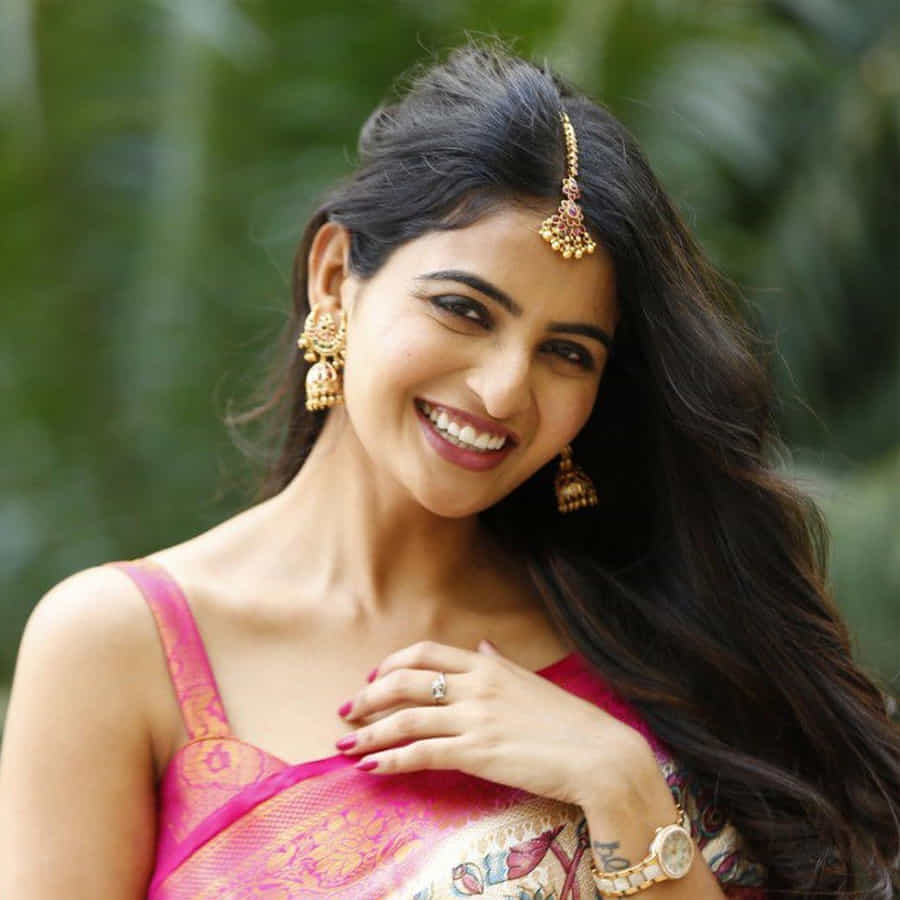  అనన్య నాగళ్ళ ఈ పేరు ఇప్పుడిప్పుడే ప్రేక్షకులకు పరిచయం అవుతుంది. తెలుగులో మల్లేశం, ప్లే బ్యాక్ లాంటి సినిమాలతో గుర్తింపు తెచ్చుకుంది ఈ బ్యూటీ. తెలుగమ్మాయి కావడంతో అంత త్వరగా అవకాశాలు మాత్రం రావడం లేదు. ఇలాంటి సమయంలో పవన్ కళ్యాణ్ వకీల్ సాబ్ సినిమాలో అవకాశం అందుకుంది.